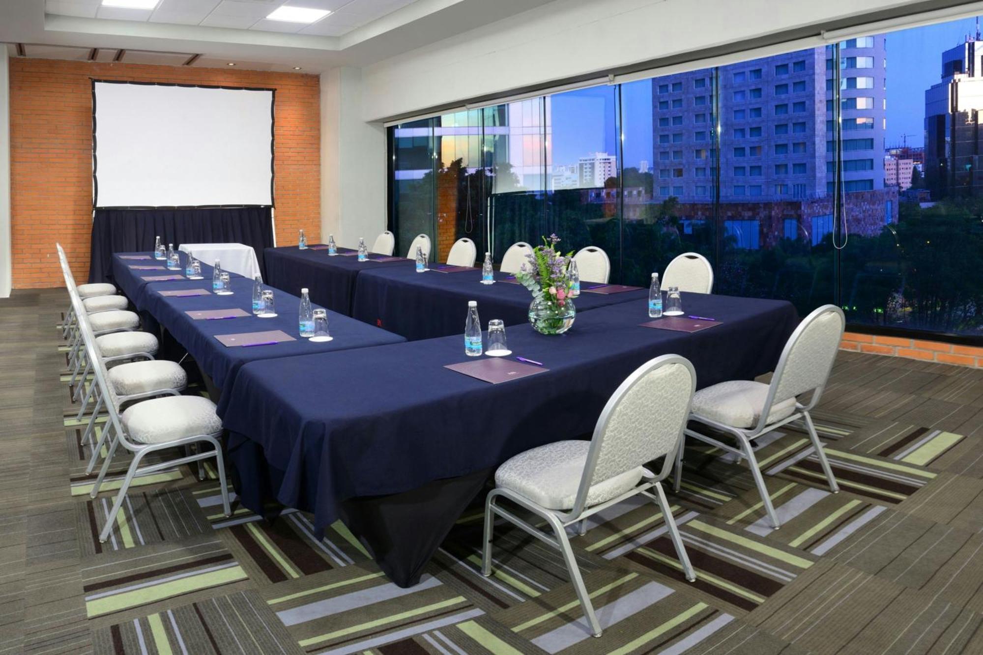 Hotel Guadalajara Country Club By Hnf Exterior photo